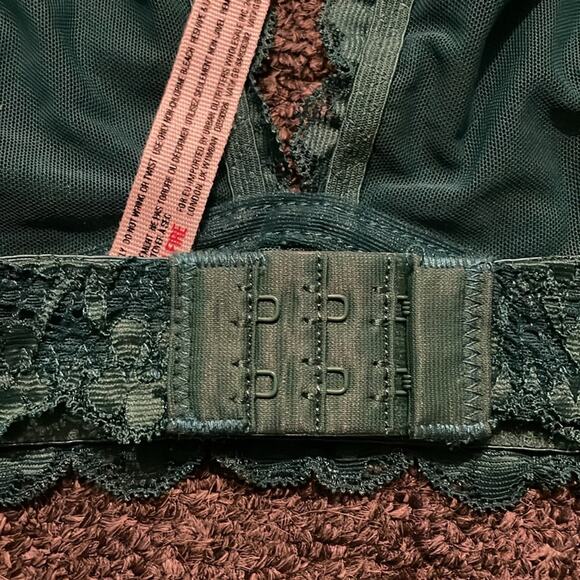 Free People Intimately Brand Green Halter Lace Wireless Bralette Size Medium - Picture 5 of 6